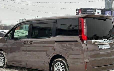 Toyota Noah III, 2015 год, 1 900 000 рублей, 4 фотография