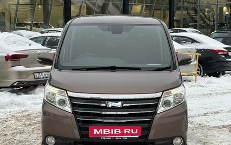 Toyota Noah III, 2015 год, 1 900 000 рублей, 2 фотография