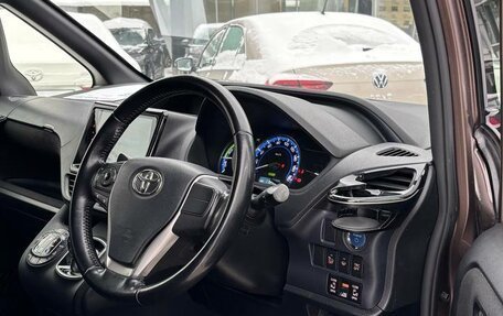 Toyota Noah III, 2015 год, 1 900 000 рублей, 7 фотография