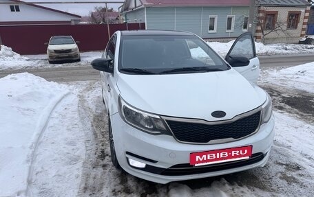 KIA Rio III рестайлинг, 2015 год, 930 000 рублей, 2 фотография