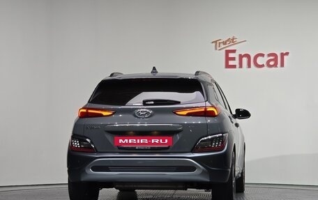 Hyundai Kona I, 2022 год, 2 300 000 рублей, 4 фотография