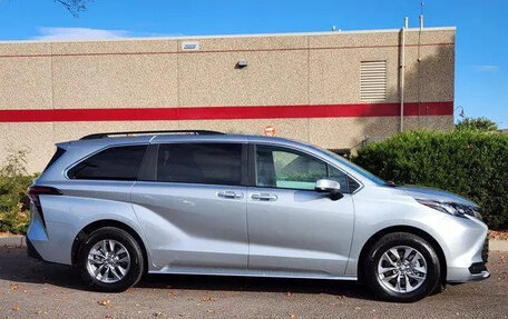 Toyota Sienna, 2025 год, 7 747 000 рублей, 4 фотография