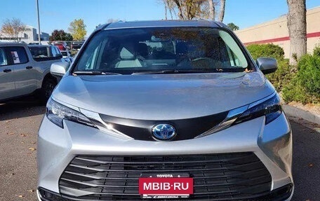 Toyota Sienna, 2025 год, 7 747 000 рублей, 2 фотография