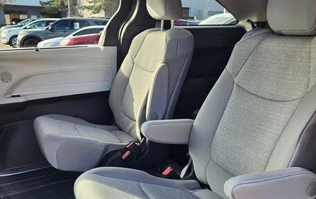 Toyota Sienna, 2025 год, 7 747 000 рублей, 13 фотография