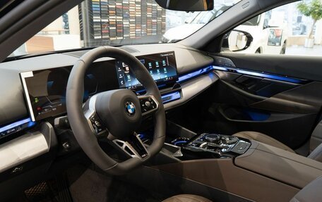 BMW 5 серия, 2025 год, 8 800 000 рублей, 10 фотография