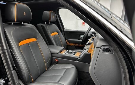 Rolls-Royce Cullinan, 2021 год, 35 900 000 рублей, 13 фотография