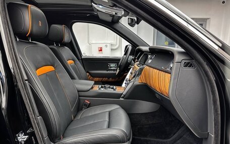 Rolls-Royce Cullinan, 2021 год, 35 900 000 рублей, 12 фотография