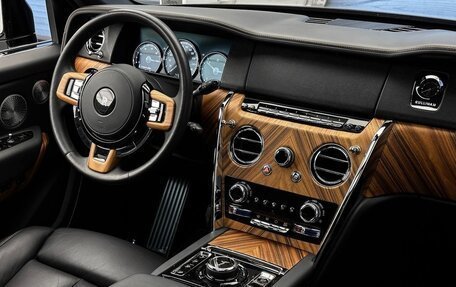 Rolls-Royce Cullinan, 2021 год, 35 900 000 рублей, 14 фотография