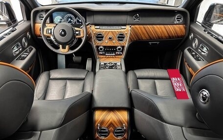 Rolls-Royce Cullinan, 2021 год, 35 900 000 рублей, 15 фотография