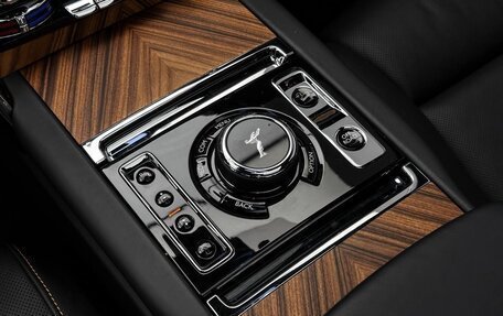 Rolls-Royce Cullinan, 2021 год, 35 900 000 рублей, 17 фотография