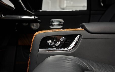 Rolls-Royce Cullinan, 2021 год, 35 900 000 рублей, 26 фотография