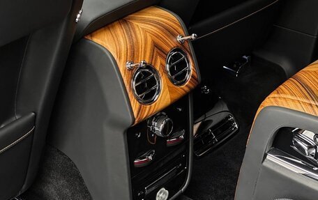 Rolls-Royce Cullinan, 2021 год, 35 900 000 рублей, 25 фотография