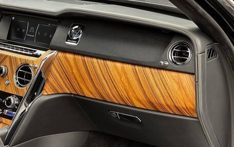 Rolls-Royce Cullinan, 2021 год, 35 900 000 рублей, 21 фотография