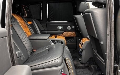 Rolls-Royce Cullinan, 2021 год, 35 900 000 рублей, 24 фотография