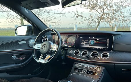 Mercedes-Benz E-Класс, 2019 год, 3 750 000 рублей, 9 фотография