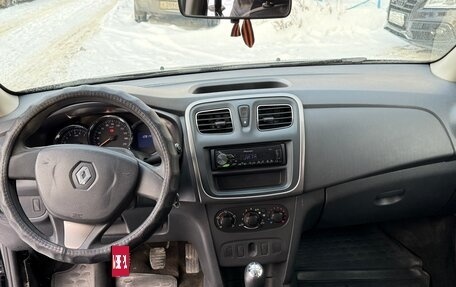 Renault Logan II, 2017 год, 600 000 рублей, 7 фотография