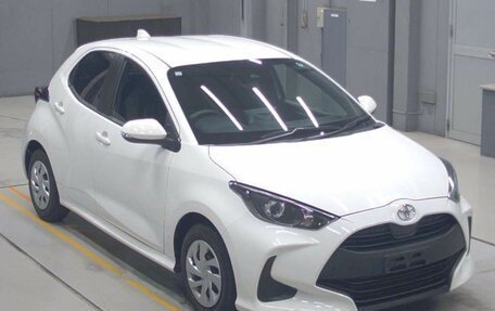 Toyota Yaris, 2022 год, 1 175 000 рублей, 2 фотография