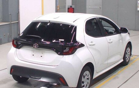 Toyota Yaris, 2022 год, 1 175 000 рублей, 5 фотография
