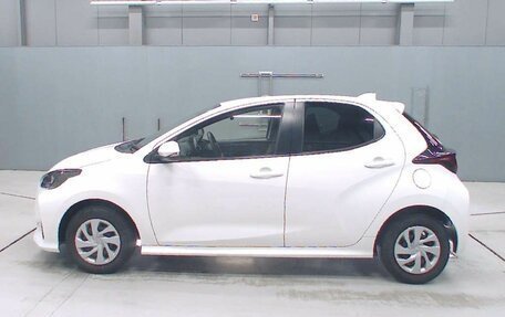 Toyota Yaris, 2022 год, 1 175 000 рублей, 4 фотография