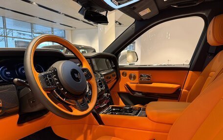 Rolls-Royce Cullinan, 2025 год, 62 000 000 рублей, 9 фотография