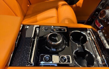 Rolls-Royce Cullinan, 2025 год, 62 000 000 рублей, 15 фотография