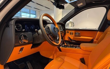 Rolls-Royce Cullinan, 2025 год, 62 000 000 рублей, 8 фотография