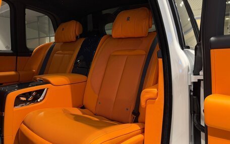 Rolls-Royce Cullinan, 2025 год, 62 000 000 рублей, 21 фотография