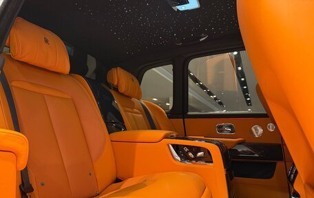 Rolls-Royce Cullinan, 2025 год, 62 000 000 рублей, 19 фотография