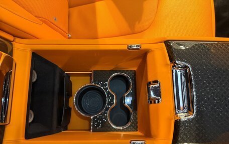 Rolls-Royce Cullinan, 2025 год, 62 000 000 рублей, 16 фотография