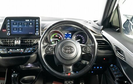 Toyota C-HR I рестайлинг, 2019 год, 2 370 000 рублей, 9 фотография