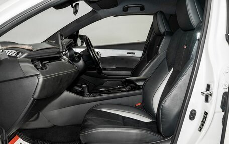 Toyota C-HR I рестайлинг, 2019 год, 2 370 000 рублей, 6 фотография