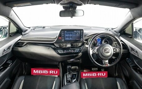 Toyota C-HR I рестайлинг, 2019 год, 2 370 000 рублей, 8 фотография