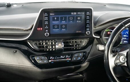 Toyota C-HR I рестайлинг, 2019 год, 2 370 000 рублей, 11 фотография