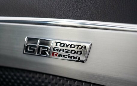 Toyota C-HR I рестайлинг, 2019 год, 2 370 000 рублей, 18 фотография