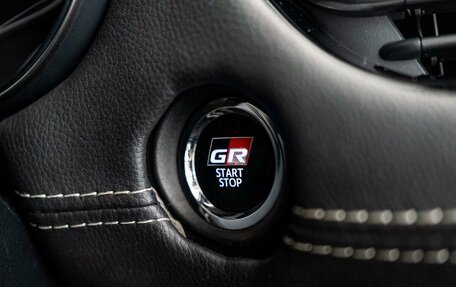 Toyota C-HR I рестайлинг, 2019 год, 2 370 000 рублей, 14 фотография