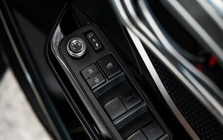 Toyota C-HR I рестайлинг, 2019 год, 2 370 000 рублей, 17 фотография