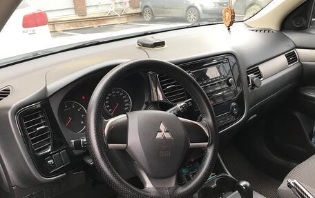 Mitsubishi Outlander III рестайлинг 3, 2014 год, 1 150 000 рублей, 4 фотография