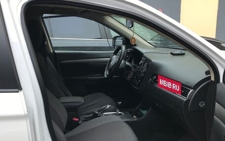 Mitsubishi Outlander III рестайлинг 3, 2014 год, 1 150 000 рублей, 6 фотография