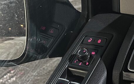 Volkswagen Multivan T6 рестайлинг, 2016 год, 3 500 000 рублей, 8 фотография