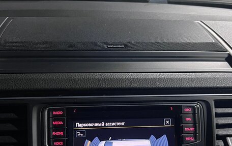 Volkswagen Multivan T6 рестайлинг, 2016 год, 3 500 000 рублей, 9 фотография