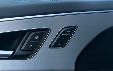 Audi Q7, 2025 год, 15 000 000 рублей, 27 фотография