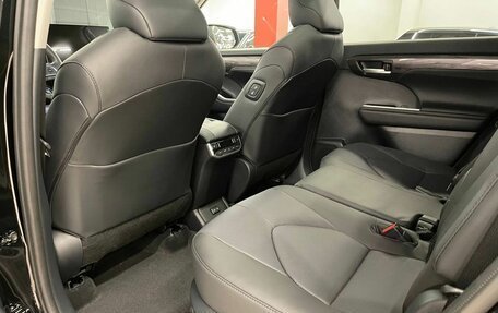 Toyota Highlander, 2025 год, 5 940 000 рублей, 23 фотография