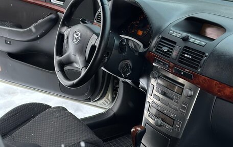 Toyota Avensis III рестайлинг, 2006 год, 530 000 рублей, 19 фотография