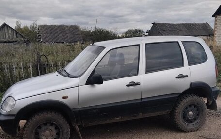 Chevrolet Niva I рестайлинг, 2003 год, 150 000 рублей, 3 фотография