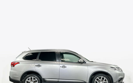 Mitsubishi Outlander III рестайлинг 3, 2015 год, 1 700 000 рублей, 4 фотография