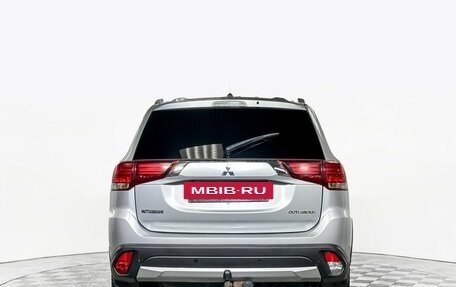 Mitsubishi Outlander III рестайлинг 3, 2015 год, 1 700 000 рублей, 6 фотография