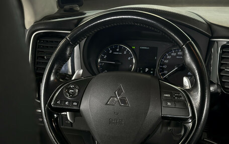 Mitsubishi Outlander III рестайлинг 3, 2015 год, 1 700 000 рублей, 13 фотография