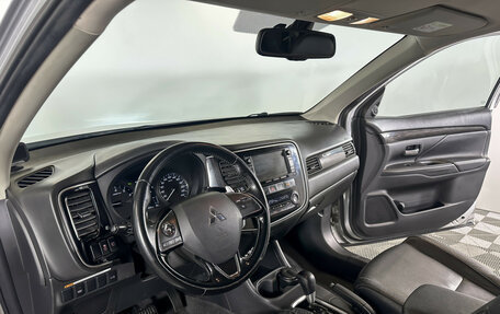 Mitsubishi Outlander III рестайлинг 3, 2015 год, 1 700 000 рублей, 20 фотография