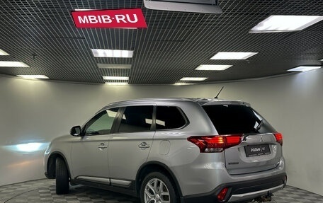Mitsubishi Outlander III рестайлинг 3, 2015 год, 1 700 000 рублей, 23 фотография