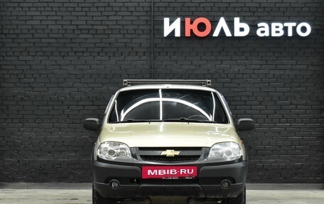 Chevrolet Niva I рестайлинг, 2010 год, 540 000 рублей, 3 фотография